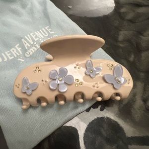 djerf avenue x emi jay hair clip